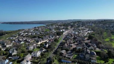 Paignton, Torbay, Güney Devon, İngiltere: DRONE VieWS: Paignton kasabasının Goodrington bölgesinde tahsis ve evler; arka planda Torbay denizi vardır. Torbay, İngiltere 'nin popüler bir tatil ve emeklilik bölgesi..