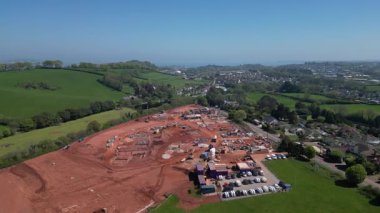 Paignton, Torbay, Güney Devon, İngiltere: DRONE ViEWS: Totnes Road 'un (A385) yanında yeni bir inşaat evi inşaatı alanı. Paignton kenti büyük çaplı konut ve ticari mülk geliştirme çalışmalarından geçmektedir (16.).