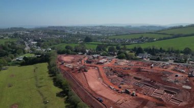 Paignton, Torbay, Güney Devon, İngiltere: DRONE ViEWS: Totnes Road 'un (A385) yanında yeni bir inşaat evi inşaatı alanı. Paignton kenti büyük konut ve ticari mülk geliştirme çalışmalarından geçmektedir (13 / 16.).