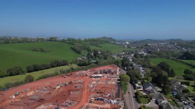 Paignton, Torbay, Güney Devon, İngiltere: DRONE ViEWS: Totnes Road 'un (A385) yanında yeni bir inşaat evi inşaatı alanı. Paignton kenti büyük konut ve ticari mülk geliştirme çalışmalarından geçmektedir (Bölüm 8 / 16).).