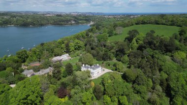 River Dart, Greenway, Güney Devon, İngiltere: DRONE ViEW: Greenway House: Eskiden ünlü suç yazarı Agatha Christie 'ye aitti. Greenway House popüler bir turistik merkezdir, küresel ziyaretçiler çeker ve River Dart 'ı gözden kaçırır (Fotoğraf: 9 / 9).