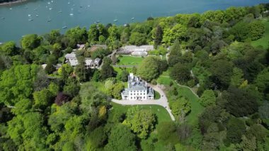 Greenway, River Dart, Güney Devon, İngiltere: DRONE VİEWS: Eskiden efsanevi suç yazarı Agatha Christie 'ye ait olan Greenway House. Greenway House, dünyanın dört bir yanından ziyaretçilerin katıldığı popüler bir İngiliz turistik merkezidir (Fotoğraf: 7 / 7).