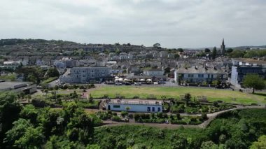 Babbacombe, Torbay, Güney Devon, İngiltere: DRone VieWS: Babbacombe Down, Walkerlar ve yakındaki barlar, restoranlar ve oteller. Babbacombe, İngiltere 'nin popüler bir tatil beldesi ve su sporları meraklıları için bir mıknatıs..