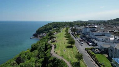 Babbacombe, Torbay, Güney Devon, İngiltere: DRone VieWS: Babbacombe Down, Walkerlar ve yakındaki barlar, restoranlar ve oteller. Babbacombe İngiltere 'nin popüler bir tatil beldesidir..