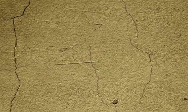 Standart olmayan ev duvarlarını boyamak için kullanılan boya duvar boyasının soyulmasına neden olur. Eski, sargılı, pullu bir duvar. Eski evin tadilatı. Endüstriyel tasarım duvar arka planı. Grunge çatlamış beton duvarlar ve eski boyalar..