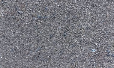 Standart olmayan ev duvarlarını boyamak için kullanılan boya duvar boyasının soyulmasına neden olur. Eski, sargılı, pullu bir duvar. Eski evin tadilatı. Endüstriyel tasarım duvar arka planı. Grunge çatlamış beton duvarlar ve eski boyalar..