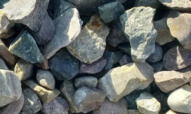 Çakıl taşları grubu, açık renk, taşlar arka plan, yuvarlak ve pürüzsüz çakıl taşları, basit ve uyumlu düz doku