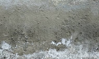 Duvar pürüzlü, çizik ve çatlaklı doku. Stucco beyaz duvar arka planı. Gri arkaplan vintage rengi ve yumuşak harmanlanmış fırça darbelerinde, beyaz grunge lekeleri ve çizikli kenar arkaplan ya da çizikli doku..