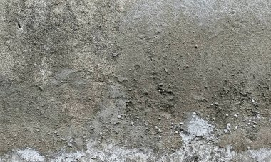 Duvar pürüzlü, çizik ve çatlaklı doku. Stucco beyaz duvar arka planı. Gri arkaplan vintage rengi ve yumuşak harmanlanmış fırça darbelerinde, beyaz grunge lekeleri ve çizikli kenar arkaplan ya da çizikli doku..