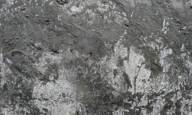 Duvar pürüzlü, çizik ve çatlaklı doku. Stucco beyaz duvar arka planı. Gri arkaplan vintage rengi ve yumuşak harmanlanmış fırça darbelerinde, beyaz grunge lekeleri ve çizikli kenar arkaplan ya da çizikli doku..