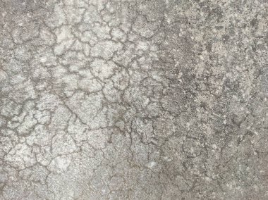 Çizikler ve çatlaklarla dolu bir duvar parçası. Eski, kirli, deri döküntüsü, duvar kâğıdının rengini soyan bir arka plan. Yüzey duvarı deseni. Soyut boya binanın duvarından dökülüyor..