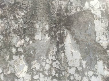 Çizikler ve çatlaklarla dolu bir duvar parçası. Eski, kirli, deri döküntüsü, duvar kâğıdının rengini soyan bir arka plan. Yüzey duvarı deseni. Soyut boya binanın duvarından dökülüyor..