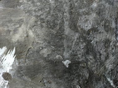 Çizik ve çatırtı olan duvar parçası. Eski, kirli, deri döken, deri döken, duvar kağıtları soyan arka plan. Arka plan için yüzey duvarı betonu deseni. Arka plan için eski beton duvarın soyulmuş dokusu betonu ortaya çıkardı..