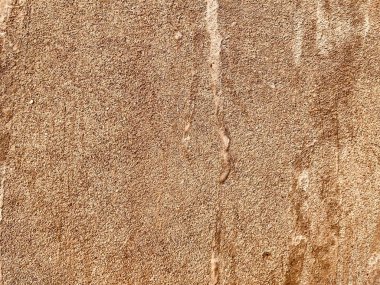 Çizik ve çatırtı olan duvar parçası. Eski, kirli, deri döken, deri döken, duvar kağıtları soyan arka plan. Arka plan için yüzey duvarı betonu deseni. Arka plan için eski beton duvarın soyulmuş dokusu betonu ortaya çıkardı..