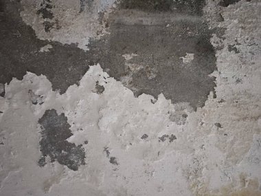 Arkaplan gri duvar dokusu soyut grunge harap olmuş. Çiğ beton duvar dokusu. Gri duvar dokusu arka plan. Pas altından koyu renkli duvarı çatlatan boya.