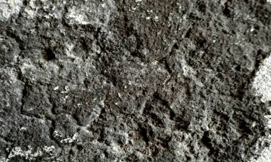 Çizik ve çatlaklı duvar dokusu, pürüzsüz gri beton dokusu, taş duvar zemin, siyah mermer. Açık mermer. Doğal taş. Eski grunge dokuları. Mükemmel arka plan alanı. Betona açık beton duvar. Yüksek çözünürlüklü beton beton.