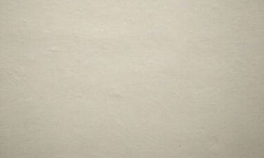 Çizikler ve çatlaklarla dolu bir duvar parçası. Eski, kirli, deri döküntüsü, duvar kâğıdı kabuğu soyulmuş. Arkaplan için yüzey duvarı betonu deseni. Soyut arkaplan için grunge ile gri beton duvar..