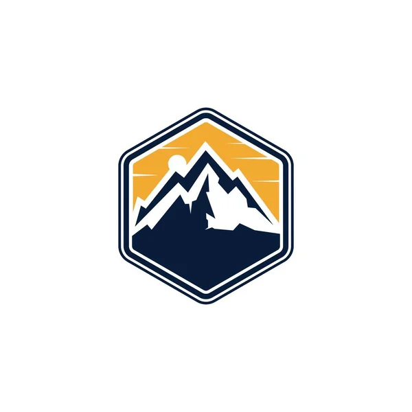Montanha Paisagem Silhueta Para Viagens Livre Aventura Logotipo Design — Vetor de Stock