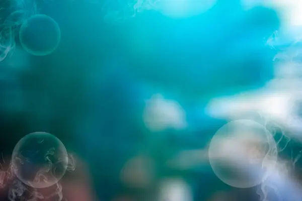 Mavi yeşil baloncuklar ve bulanık ombre gradyan ışık efekti arkaplanı soyut. Duvar kağıdı, şablon, çevrimiçi gönderi veya daha fazla kullanım için ideal. 