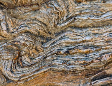 Soyut doğal kaya yüzey dokusu rengarenk katmanlı şist pürüzlü.. 