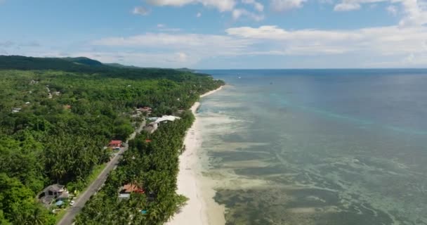 Volando Arriba Esta Hermosa Isla Tropical Con Coco Verde Saludable — Vídeos de Stock