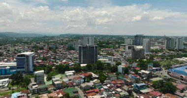 Modern Davao şehrinin güzel manzarası. Mindanao, Filipinler.