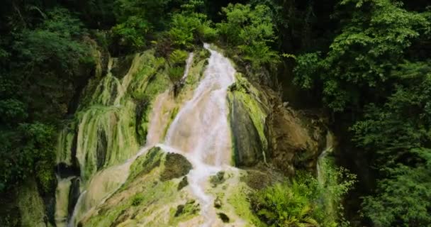 Blick Von Oben Auf Den Einzigartigen Dampfenden Bilawa Hot Waterfall — Stockvideo