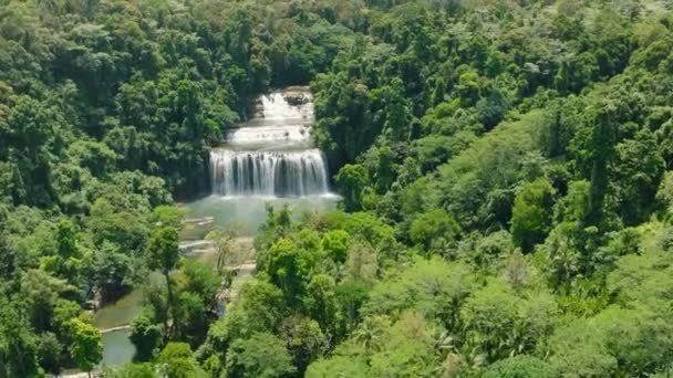 Atemberaubende Drohnenaufnahme Des Mehrstufigen Wasserfalls Tinuy Stürzt Bislig Surigao Del — Stockvideo