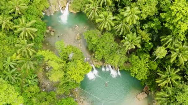 Herrliche Atmosphärische Perspektive Auf Die Cambugahay Wasserfälle Auf Der Insel — Stockvideo