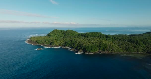 Bela Vista Superior Ilha Tropical Mar Azul Profundo Linha Praia — Vídeo de Stock