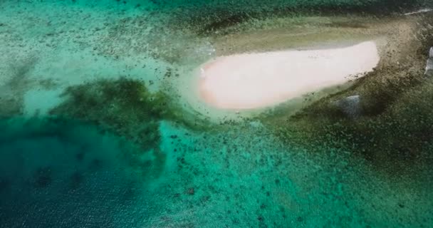 Naga Wyspa Otoczona Czystą Turkusową Wodą Wyspa Britania Mindanao Filipiny — Wideo stockowe