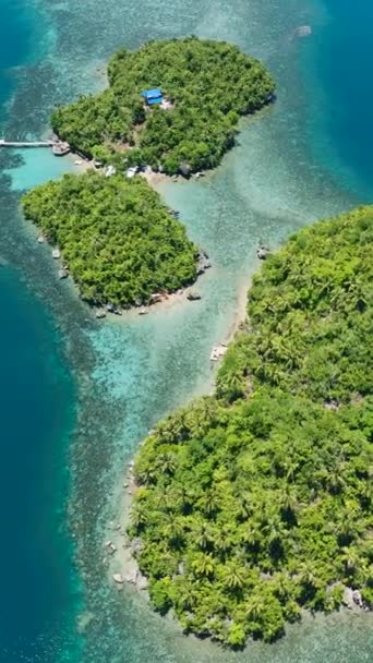 Güzel Tropikal Ada Mavi Denizin Havadan Görünüşü Bangkay Adası Mindanao — Stok video