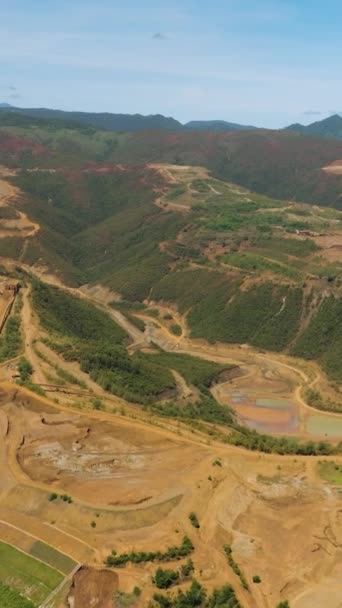 Letecký Pohled Niklový Důl Horách Lesní Odstín Červené Barvy Mindanao — Stock video