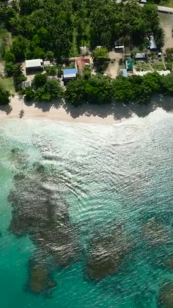 Piękne Odbicie Światła Słonecznego Wodzie Tropikalnej Plaży Białym Piaskiem Linia — Wideo stockowe