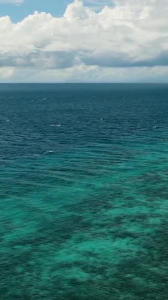 Hermoso Océano Azul Con Olas Cielos Con Nubes Siquijor Filipinas — Vídeos de Stock