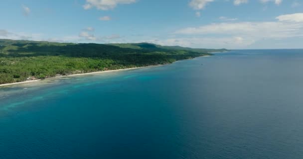 熱帯の島の海と深い青の海に囲まれた 夏と旅行の休暇のコンセプト フィリピンのシキホール — ストック動画