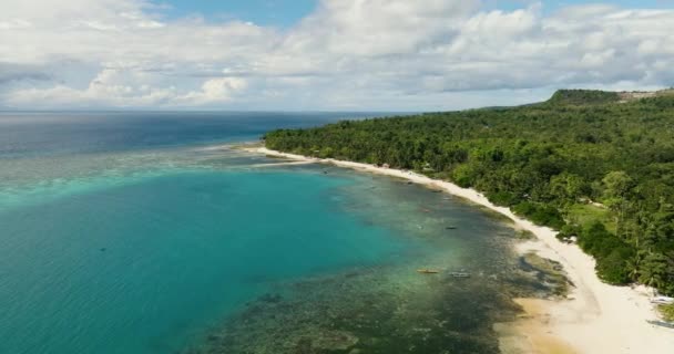 Όμορφη Τροπική Παραλία Γαλάζια Θάλασσα Διαφανές Τυρκουάζ Θαλασσινό Νερό Φυσικό — Αρχείο Βίντεο