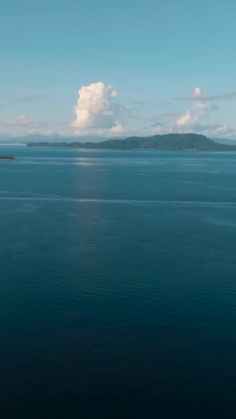 Θαλάσσιο Τοπίο Όμορφη Γαλάζια Θάλασσα Και Τροπικά Νησιά Mindanao Φιλιππίνες — Αρχείο Βίντεο