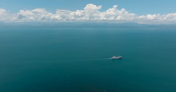 Drone Vista Dell Oceano Blu Con Nave Cielo Blu Con — Video Stock