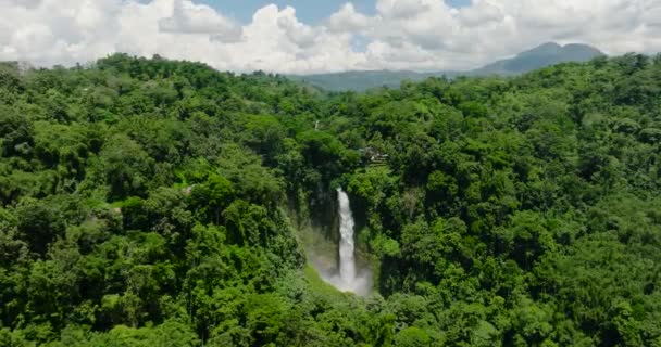 Una Hermosa Cascada Entre Selva Vegetación Hikong Bente Lake Sebu — Vídeos de Stock