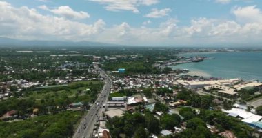 General Santos Şehri. Mavi gökyüzü ve bulutlar. Mindanao, Filipinler. Seyahat konsepti. Şehir manzarası.