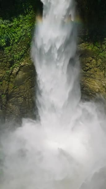 Cascate Con Arcobaleno Nel Lago Sebu Hikong Bente Cade Rallentatore — Video Stock