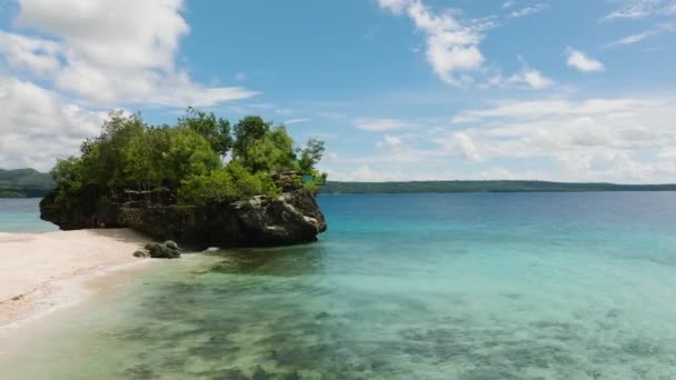 Arzu Edilen Adanın Üzerinde Uçmak Salagdoong Sahili Deniz Burnu Siquijor — Stok video