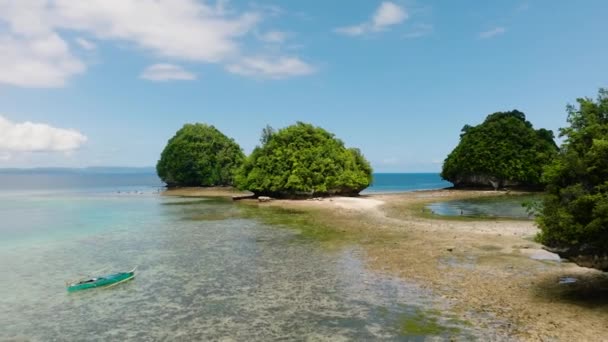 Vista Panorâmica Belas Ilhotas Ilha Com Praia Surigao Del Sur — Vídeo de Stock