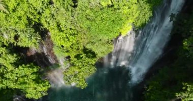 Tinago Şelalesi 'nin Iligan şehrinde güzel kaya yapıları var. Lanao del Norte. Mindanao, Filipinler. Seyahat kavramı.