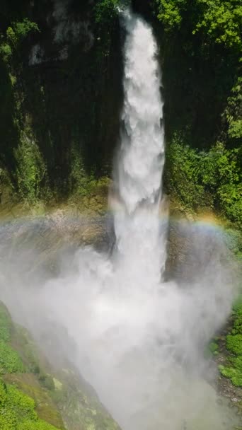 Regenbogen Über Den Wasserfällen Den Bergen Sieben Wasserfälle Sebu See — Stockvideo