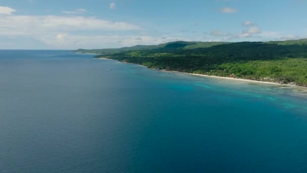 Θαλάσσιο Τοπίο Του Τροπικού Νησιού Και Βαθύ Γαλάζιο Της Θάλασσας — Αρχείο Βίντεο