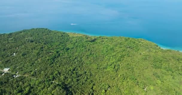Τροπικό Δάσος Και Γαλάζια Θάλασσα Στο Νησί Camiguin Φιλιππίνες — Αρχείο Βίντεο