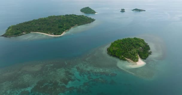 Тропические Острова Атоллом Бирюзовой Воды Кораллами Однажды Остров Замбоанге Минданао — стоковое видео
