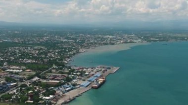 General Santos 'un kıyı şeridindeki yerleşim yerleri. Şehir manzarası. Mindanao, Filipinler.